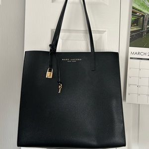 Beautiful Marc Jacob’s tote bag. Great condition 13x12